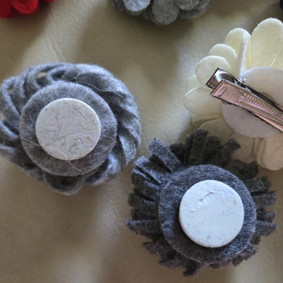 Lot of Floral Hair Clips Fabric Colors 9 Accessories plus 2 Red Purple Blue Gray - Picture 4 of 14